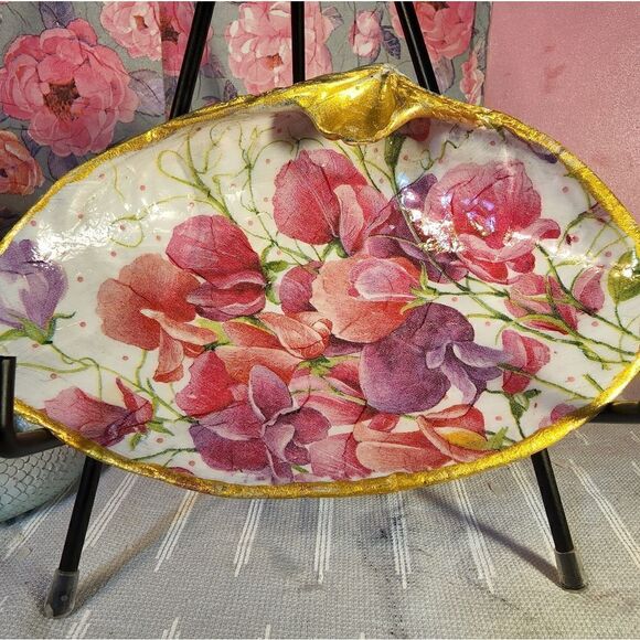 DECOUPAGE CLAM SHELL DECOUPAGE PINK FLOWERS ON A CLAM SHELL TRINKET DISH - Picture 1 of 10